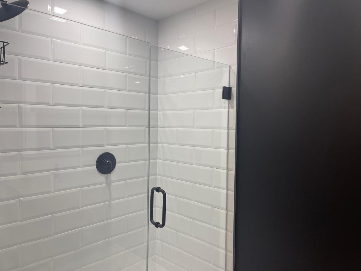 Apartament Hartford Downtown: 2Mins Walk To Xl Center Zewnętrze zdjęcie